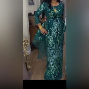 Beautiful green sparkly color dress pictures don’t do justice💚